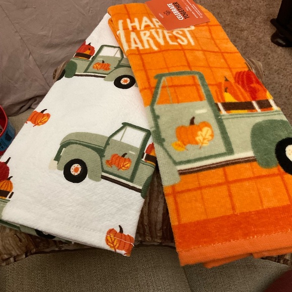 Fall Antique Pickup Autumn Leaves, Pumpkin, Kitchen Towels, Adorable Set of 2 - Picture 2 of 7